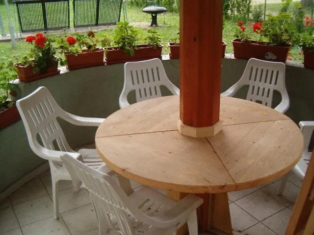 Szemesi Konukevi Balatonszarszo